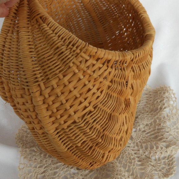 VINTAGE Wicker Tote Market Gathering Basket - Picture 3 of 9
